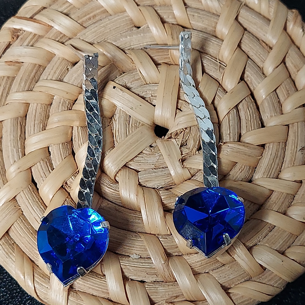 E1102 Heart Shaped Brilliant Blue Crystal Drop Earrings 5$